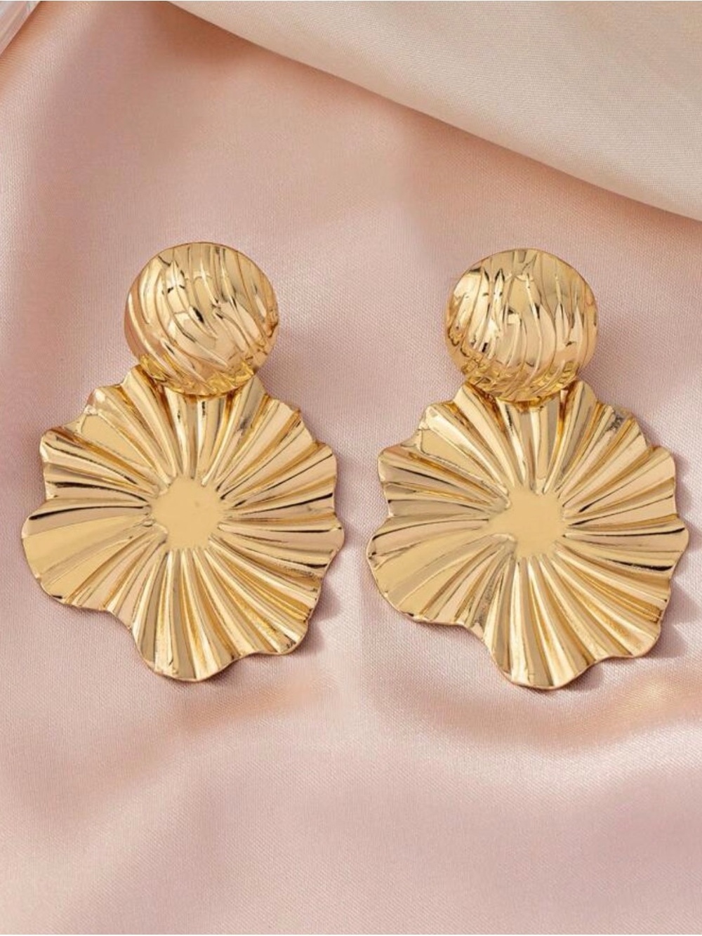 Gold Floral Drop Earrings - Elegant Women Jewelry - Picture 3 of 6